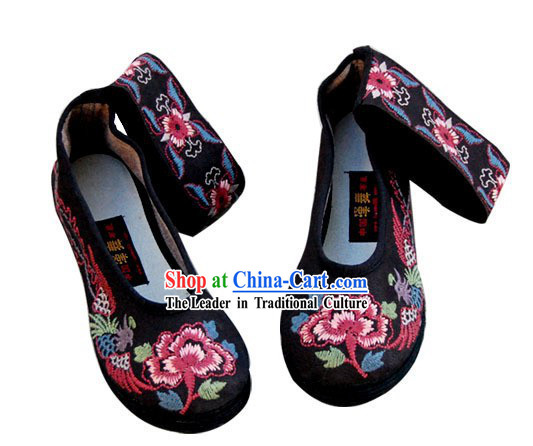 Chinese Traditional Embroidered Phoenix Shoes