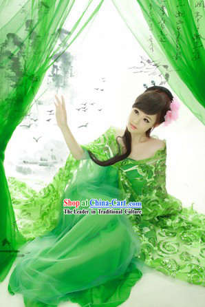 Ancient Chinese Lady in Green Costumes for Women
