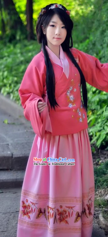Ancient Chinese Ming Dynasty Women Attire