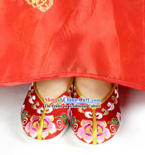 Chinese Classical Embroidered Flower Wedding Shoes for Brides