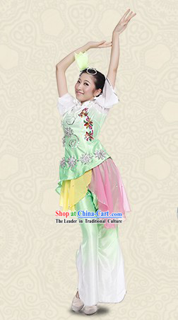 Chinese Traditional Costume and Headwear for Women