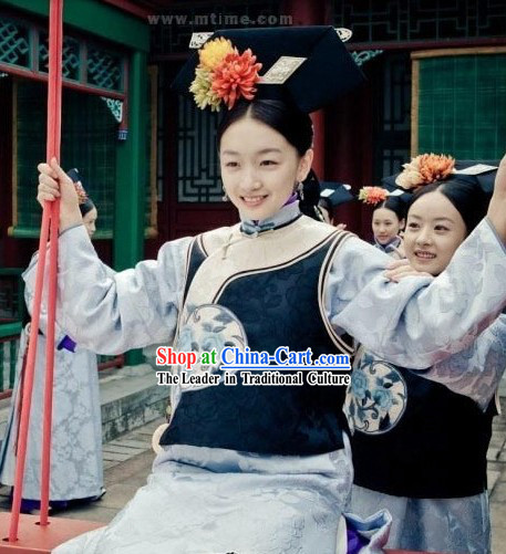 Qing Dynasty Imperial Palace Maid Outfit and Headwear for Women