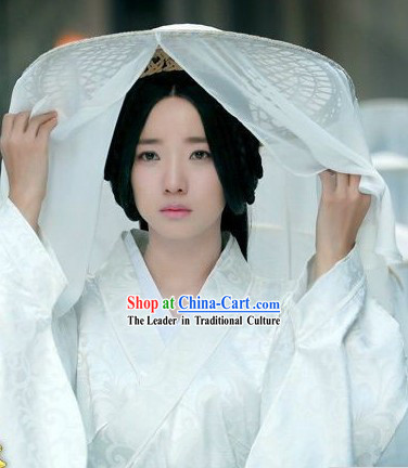 Ancient Chinese Han Dynasty White Costumes and Hat for Women