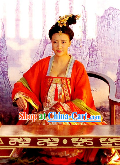 Chinese Traditional Princess Costume and Hair Decorations of Tang Dynasty