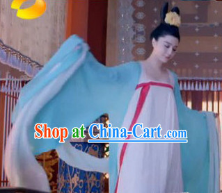 Tang Dynasty Clothes and Hair Accessory for Women