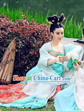 Ancient Chinese Tang Lady Ruqun Clothing and Hair Accessories