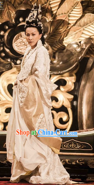 China Tang White Imperial Dresses and Hair Ornaments