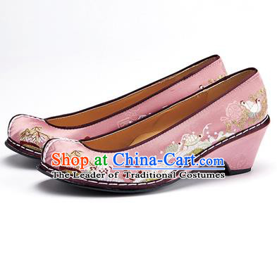 Traditional Korean National Wedding Shoes Embroidered Shoes, Asian Korean Hanbok Embroidery Light Pink Bride Court Shoes for Women