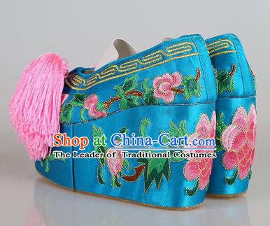 Asian Chinese Beijing Opera Actress Blue Embroidered Shoes, Traditional China Peking Opera Diva Hanfu Blood Stained Shoes