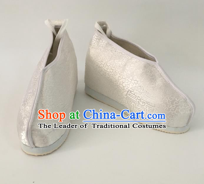 Traditional Chinese Ancient Swordsman White Satin Shoes, China Handmade Peking Opera Hanfu Embroidery Shoes for Women