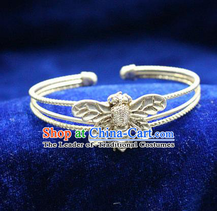 Traditional Chinese Miao Nationality Crafts Jewelry Accessory Bangle, Hmong Handmade Miao Silver Honeybee Bracelet, Miao Ethnic Minority Silver Bracelet Accessories for Women
