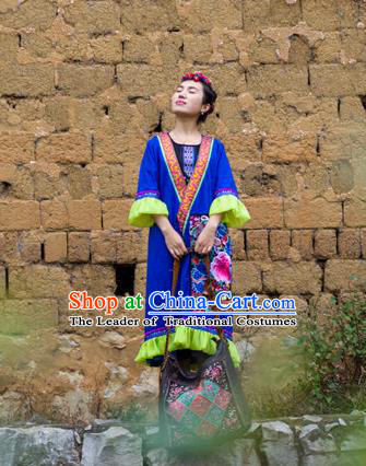 Traditional Chinese National Costume Coat, Elegant Hanfu China Miao Nationality Embroidered Blue Cardigan for Women