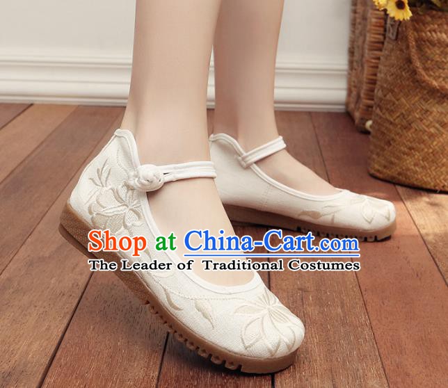 Traditional Chinese National Hanfu Embroidery Lotus White Shoes, China Embroidered Shoes for Women