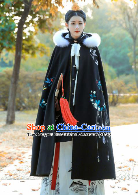 Chinese Ancient Ming Dynasty Princess Costumes Embroidered Black Cloak for Women