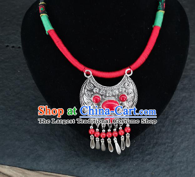 Chinese Traditional Accessories Yunnan Minority Carving Sliver Necklace for Women