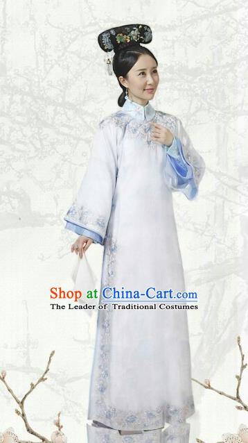 Chinese Ancient Qing Dynasty Manchu Kangxi Imperial Concubine Embroidered Historical Costume for Women