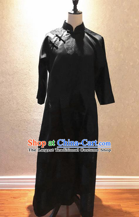 Traditional Chinese Handmade Embroidered Costume Tang Suit Black Cheongsam Long Robe for Women