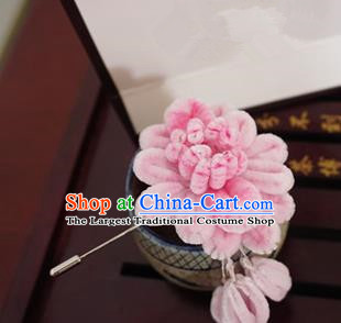 Handmade Chinese Classical Pink Velvet Chrysanthemum Brooch Ancient Palace Breastpin for Women