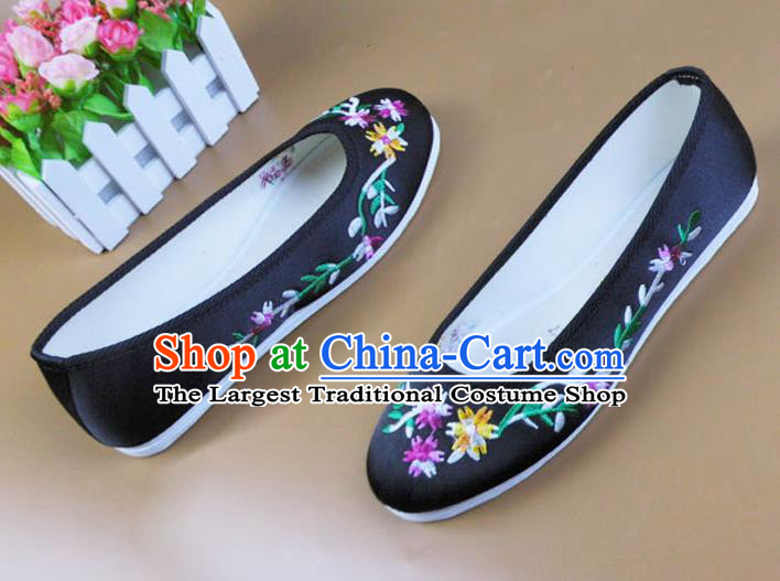 Asian Chinese National Embroidered Daisy Black Shoes Ancient Princess Satin Shoes Traditional Hanfu Shoes for Women
