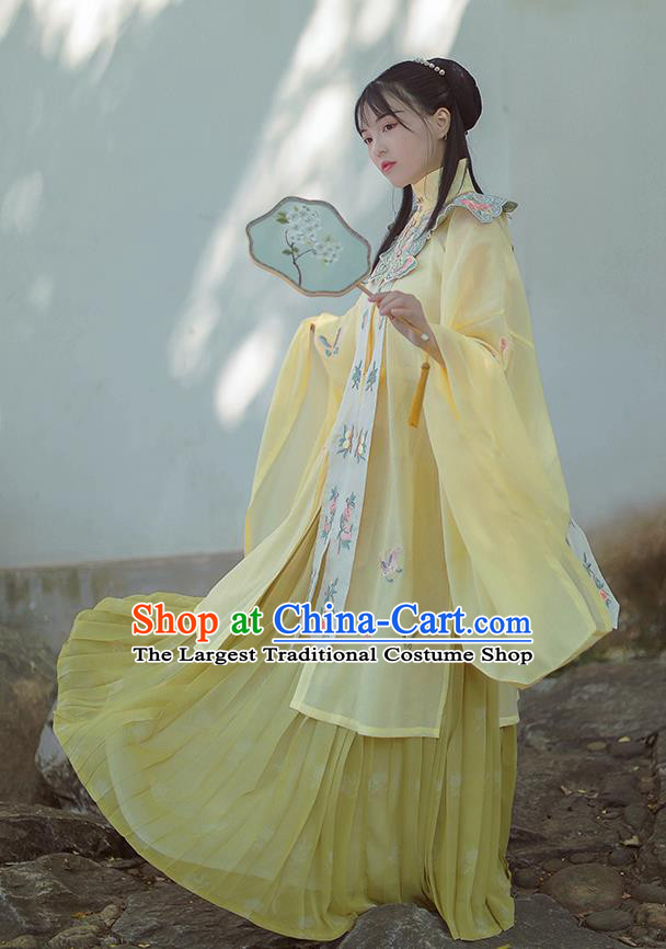 Chinese Ancient Ming Dynasty Royal Princess Yellow Dress Costumes Traditional Hanfu Cloud Shoulder Blouse and Skirt for Patrician Lady