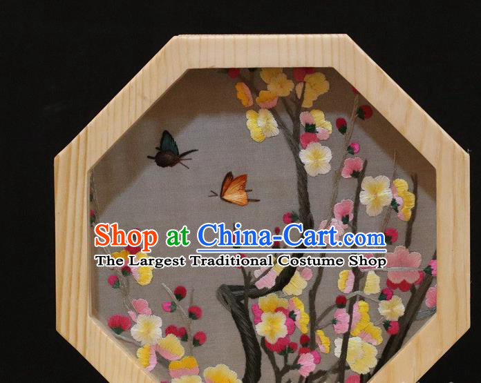 China Handmade Wood Octagon Desk Screen Table Decoration Traditional Embroidery Plum Butterfly Craft