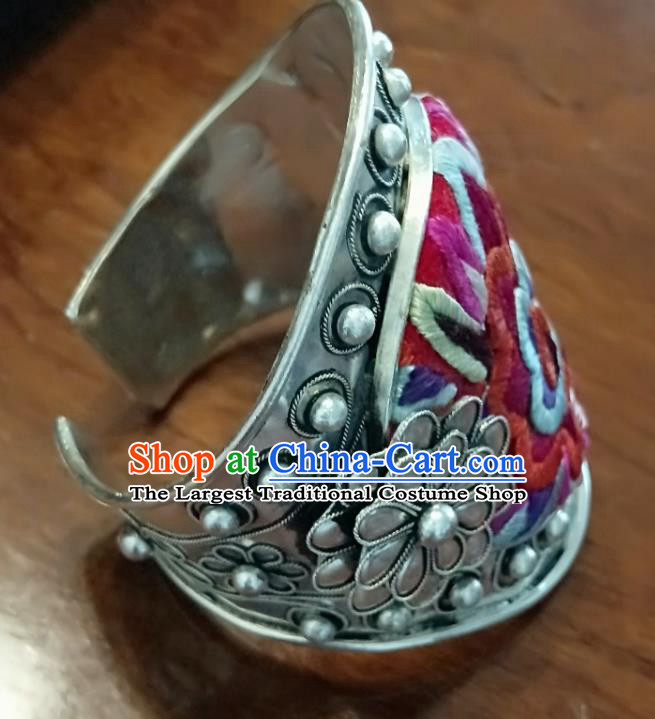 China Traditional Miao Ethnic Embroidered Bangle Accessories Handmade Women Jewelry National Silver Bracelet