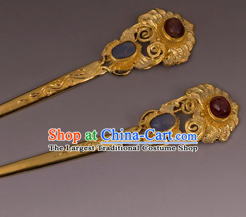 China Ancient Queen Golden Butterfly Hairpin Handmade Hair Accessories Traditional Ming Dynasty Court Gems Hair Stick