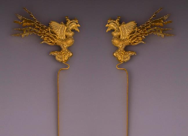 China Traditional Ming Dynasty Court Queen Hair Stick Handmade Hair Accessories Ancient Empress Golden Phoenix Hairpin