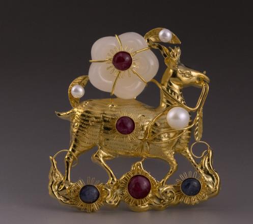 China Ancient Empress Golden Deer Hairpin Handmade Hair Accessories Traditional Ming Dynasty Palace Jade Plum Hair Crown