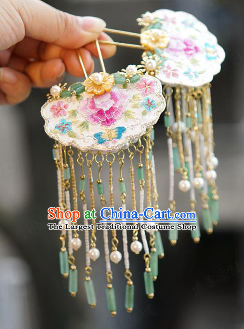 China Traditional Xiuhe Suit Hair Accessories Palace White Embroidered Hairpin Wedding Jade Tassel Step Shake