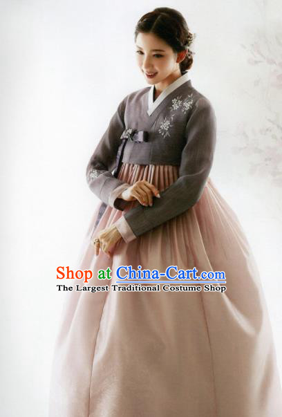 Korean Traditional Hanbok Mother Grey Blouse and Pink Dress Outfits Asian Korea Wedding Fashion Costume for Women
