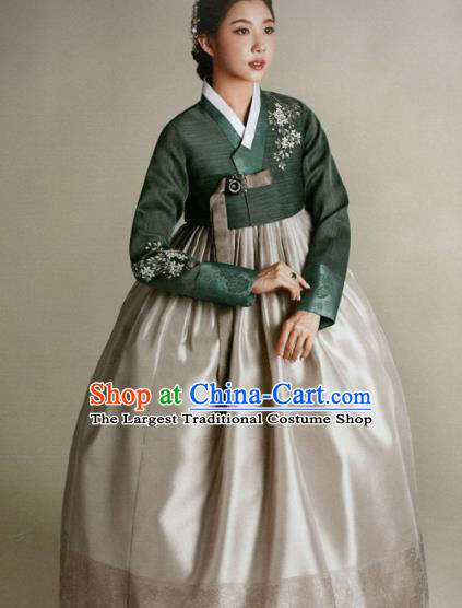 Korean Traditional Hanbok Mother Green Blouse and Grey Satin Dress Outfits Asian Korea Wedding Fashion Costume for Women