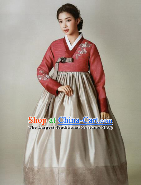 Korean Traditional Hanbok Mother Red Blouse and Grey Satin Dress Outfits Asian Korea Wedding Fashion Costume for Women