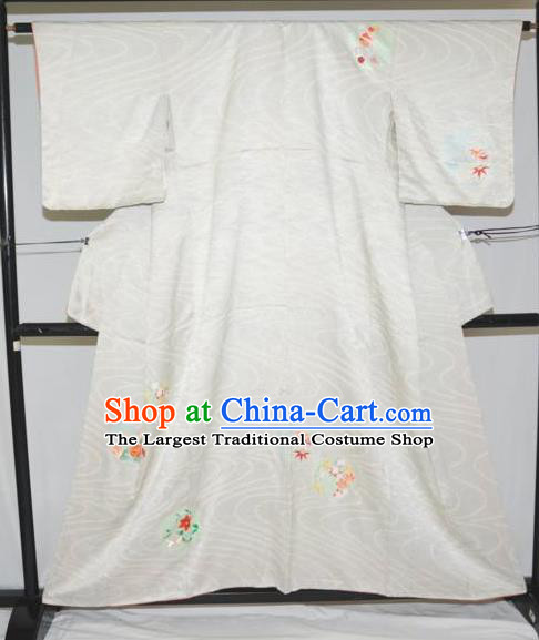 Traditional Japan Geisha Printing Chrysanthemum White Silk Furisode Kimono Asian Japanese Fashion Apparel Costume for Women