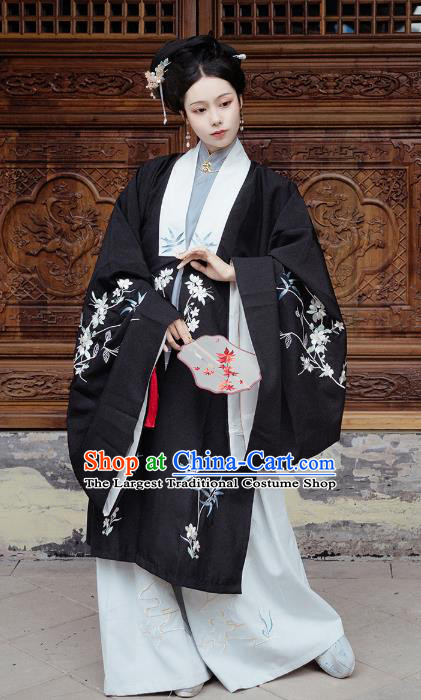 Chinese Traditional Ming Dynasty Historical Costume Ancient Royal Countess Embroidered Black Cloak for Women