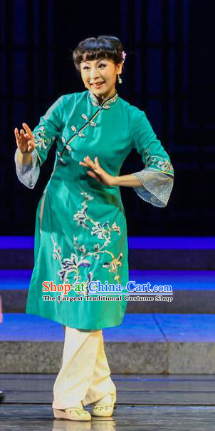 Chinese Han Opera Garment Shi Niang Costumes and Headdress Traditional Hubei Hanchu Opera Young Woman Apparels Green Dress