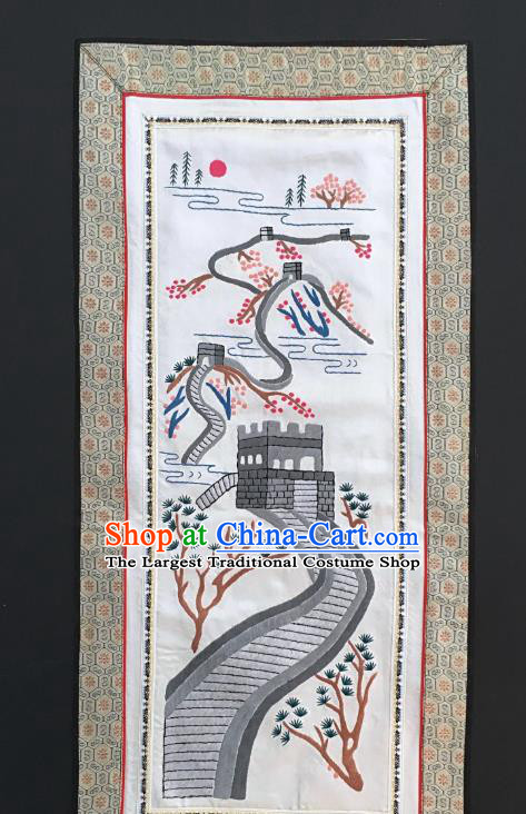 Chinese National Embroidered Red Leaf Great Wall Paintings Traditional Handmade Embroidery Craft Decorative White Silk Picture