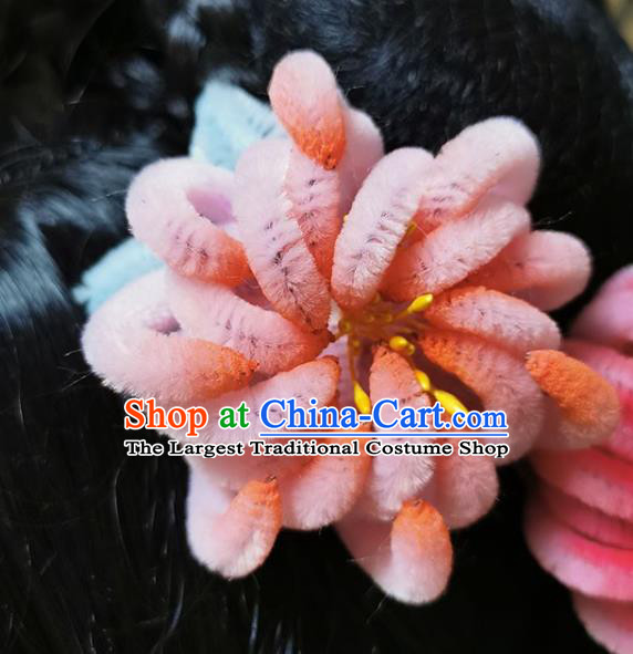 China Traditional Velvet Pink Chrysanthemum Hairpin Handmade Ancient Empress Headwear