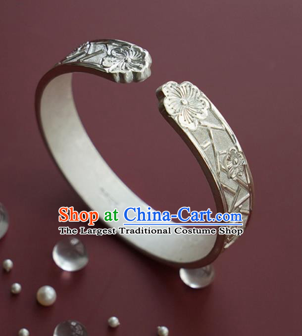 China Traditional National Carving Plum Blossom Bangle Jewelry Accessories Handmade Silver Bracelet