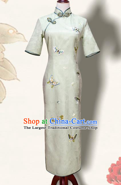 China Traditional Embroidered Cheongsam Costume Embroidery Butterfly Light Green Silk Qipao Dress