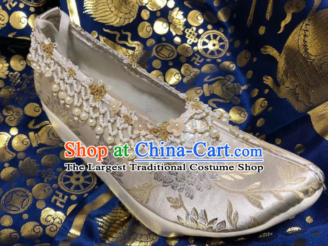 China Classical White Brocade Shoes Traditional Ming Dynasty Princess Shoes Pearls Hanfu Shoes