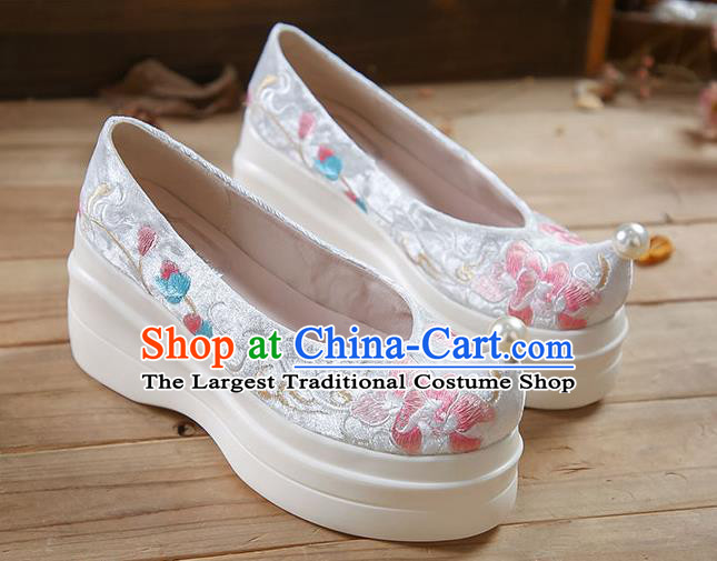 China Embroidered Peony Platform Shoes White Velvet Shoes Traditional Hanfu Pearl Shoes