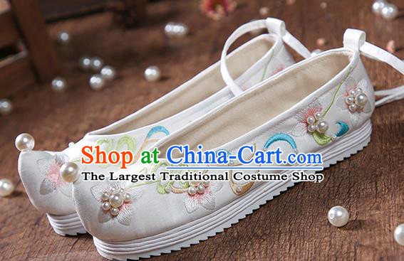 China Embroidered Peach Blossom White Cloth Shoes Ancient Ming Dynasty Princess Shoes Traditional Hanfu Pearls Shoes