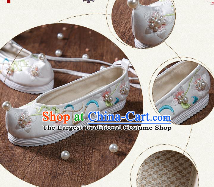 China Embroidered Peach Blossom White Cloth Shoes Ancient Ming Dynasty Princess Shoes Traditional Hanfu Pearls Shoes
