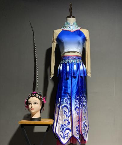 China Traditional Peking Opera Hua Tan Costumes Classical Dance Blue Outfits and Headwear