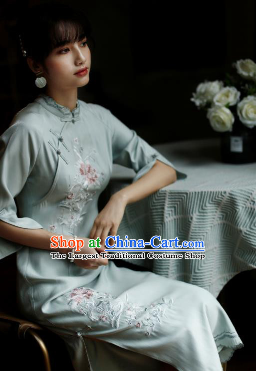 China Classical Cheongsam Costume Traditional Embroidered Light Green Qipao Dress