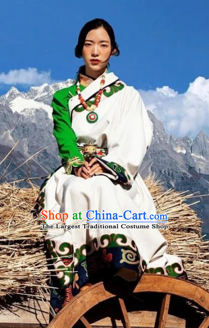 China Zang Nationality Bride White Robe Traditional Xizang Tibetan Minority Wedding Clothing