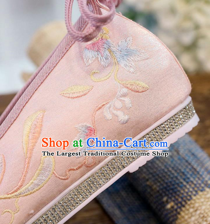 China Embroidered Pink Cloth Shoes Handmade Princess Pearls Shoes Traditional Ming Dynasty Hanfu Shoes
