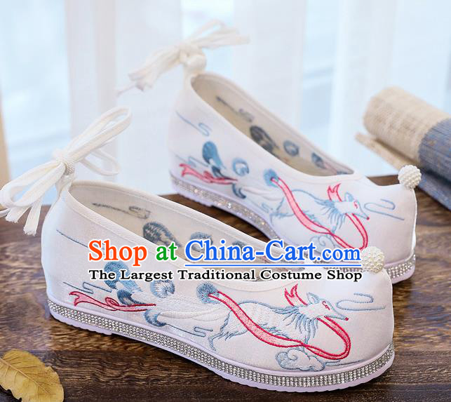 China Embroidered White Cloth Shoes Handmade Hanfu Pearl Shoes Traditional Ming Dynasty Princess Shoes