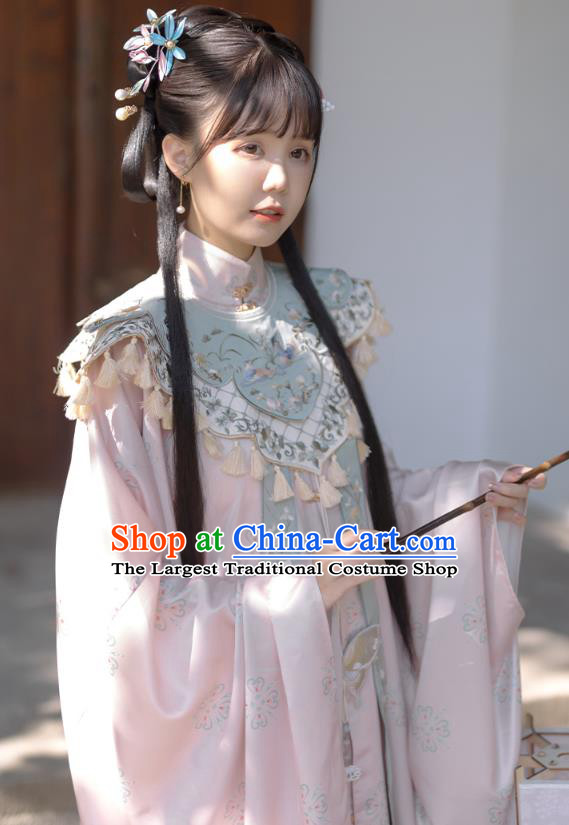 China Traditional Ming Dynasty Noble Lady Historical Clothing Ancient Young Beauty Hanfu Garment